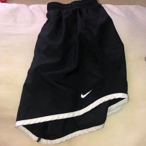 💛 Youth Extra Large Nike Shorts